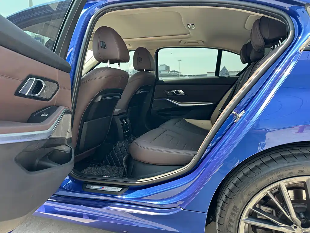 BMW 3 Series 2019 — фото 18