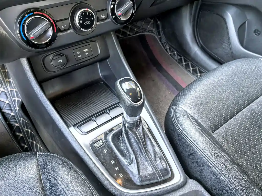 Hyundai Elantra 2019 — фото 13