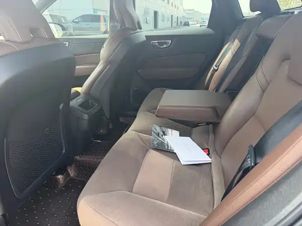 Volvo XC60 2022