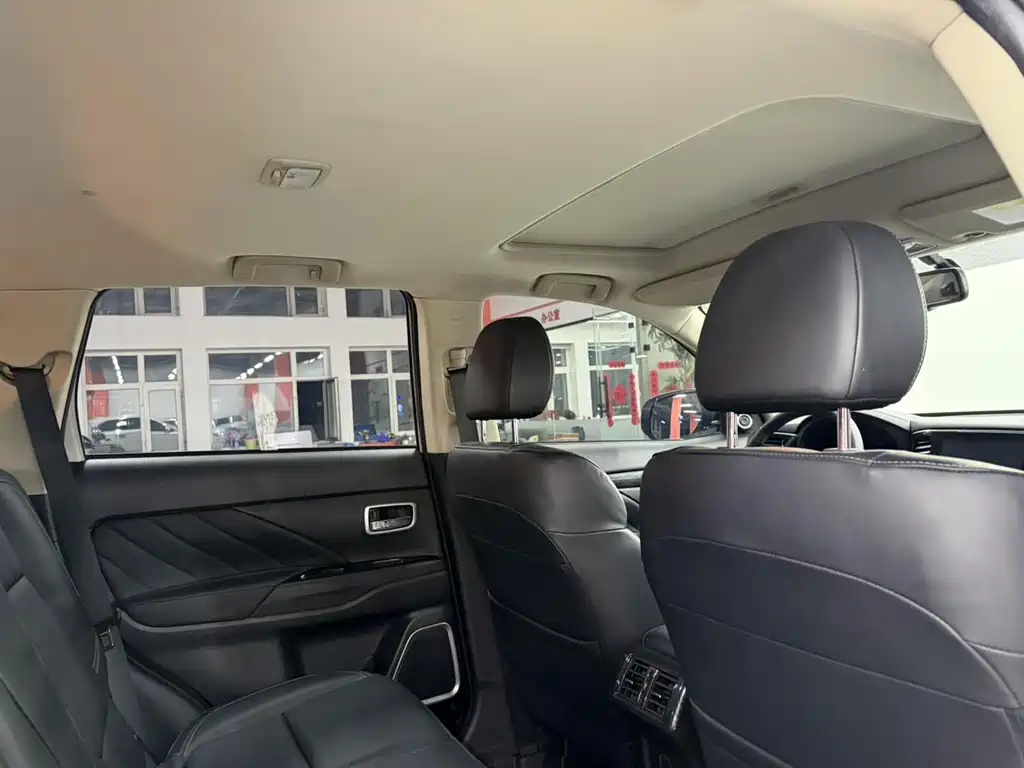 Mitsubishi Outlander 2020 — фото 18