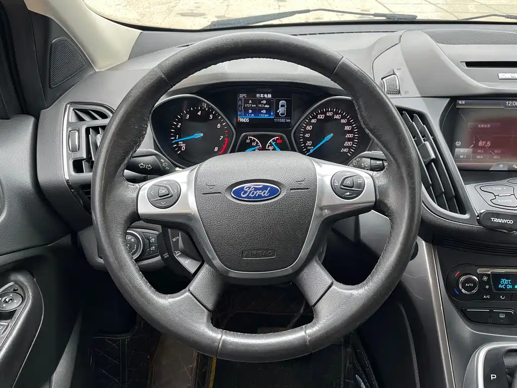 Ford Kuga 2016 — фото 11