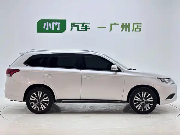 Mitsubishi Outlander 2023