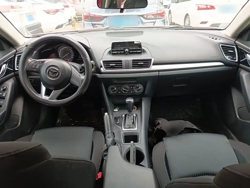 Mazda 3 Axela 2015 — фото 10