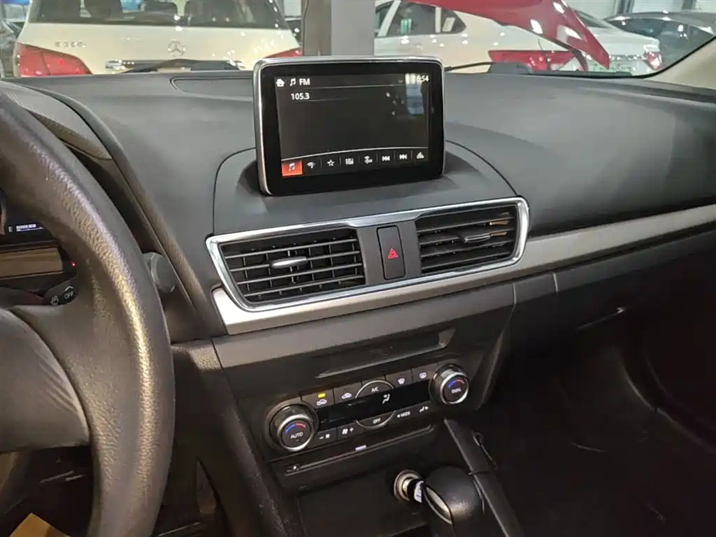 Mazda 3 Axela 2016 — фото 13