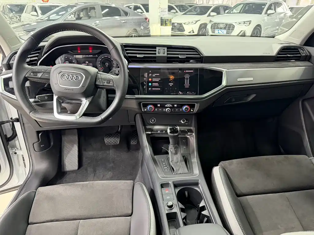 Audi Q3 2022 — фото 16