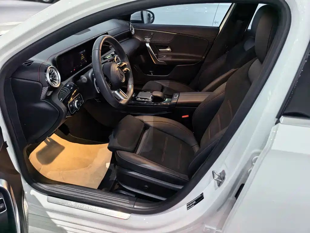 Mercedes-Benz A-Class 2024 — фото 6
