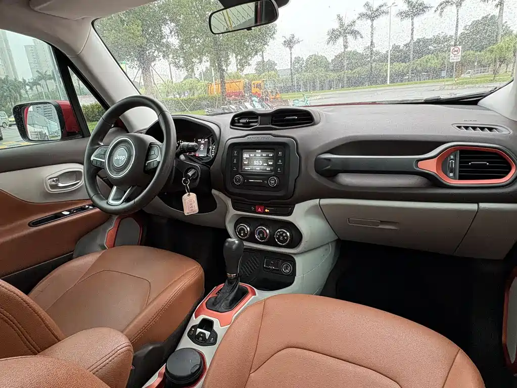 Jeep Renegade 2017 — фото 8