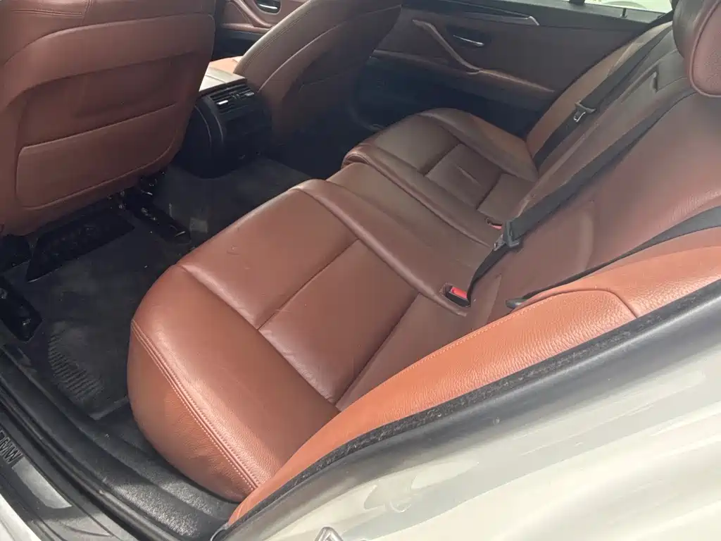 BMW 5 Series 2016 — фото 11
