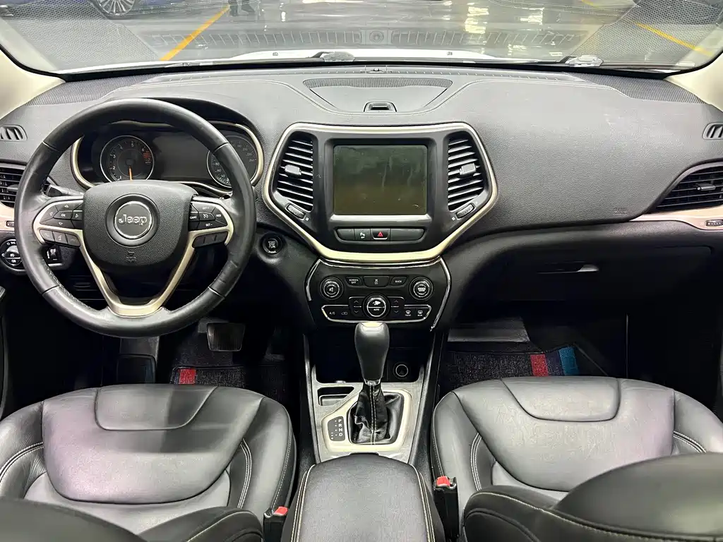 Jeep Cherokee 2016 — фото 11