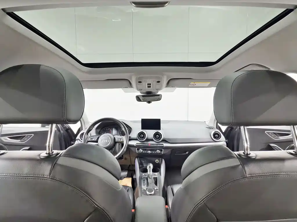 Audi Q2L 2022 — фото 10