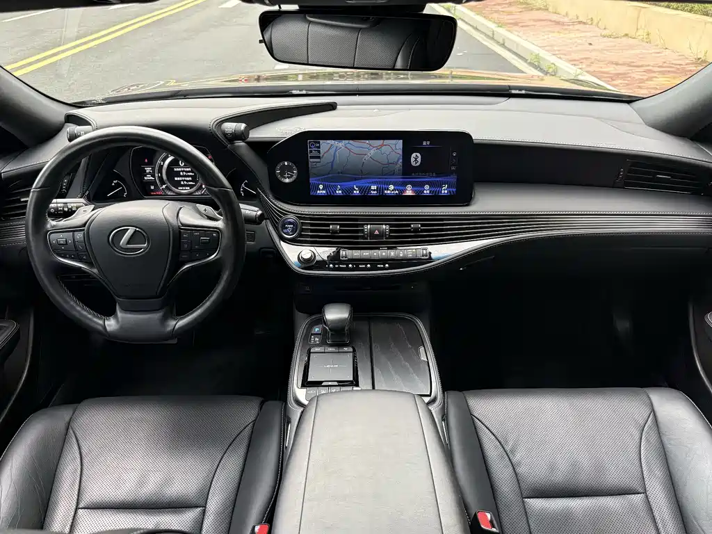 Lexus LS 2021 — фото 11