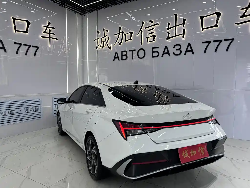 Hyundai Elantra 2023