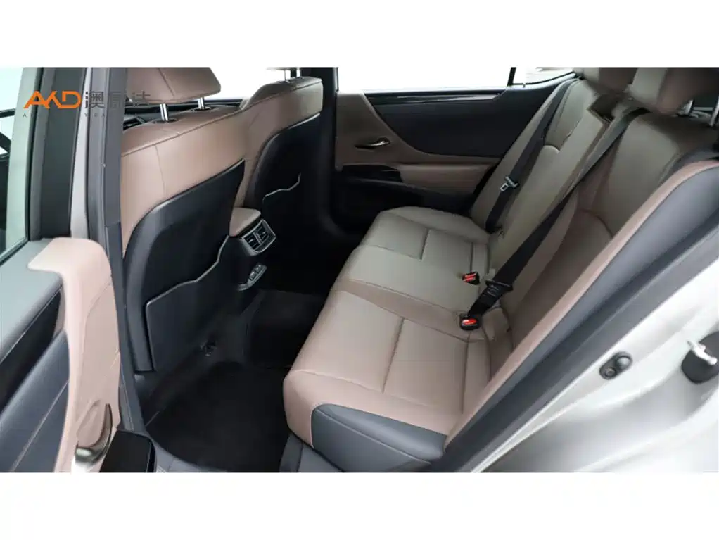 Lexus ES 2024