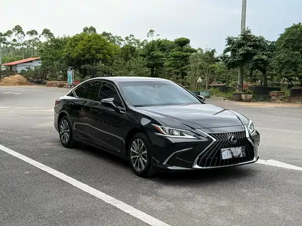 Lexus ES 2024