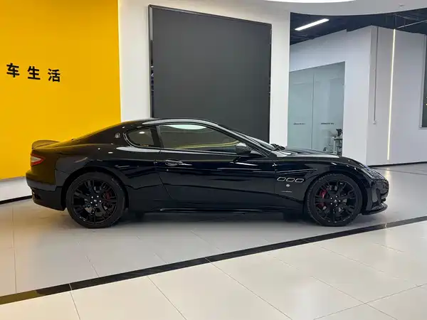 Maserati Granturismo 2013
