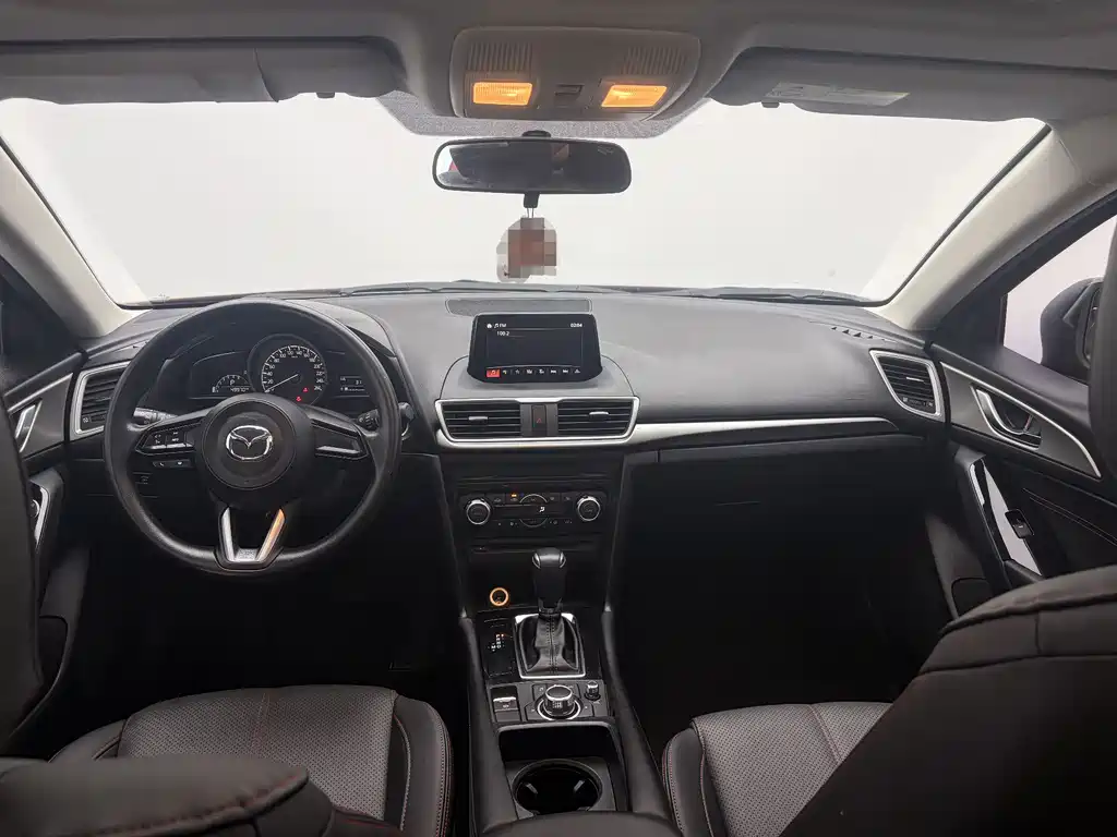 Mazda 3 Axela 2018 — фото 16