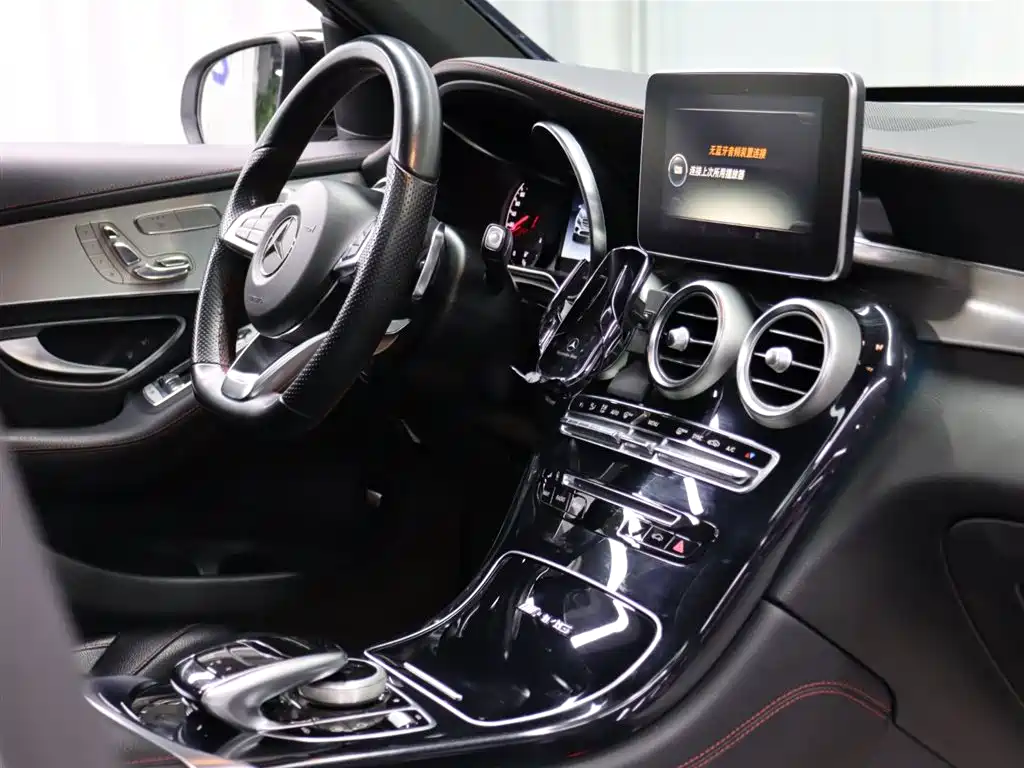 Mercedes-Benz GLC AMG 2018 — фото 19