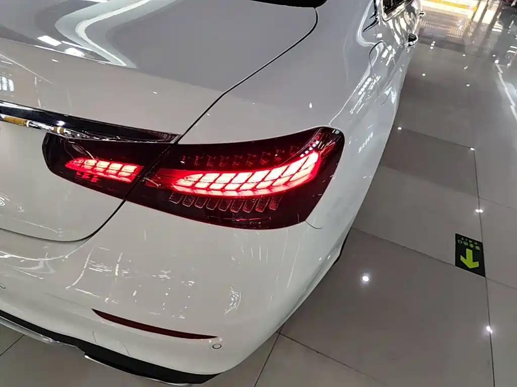 Mercedes-Benz E-Class 2023 — фото 8