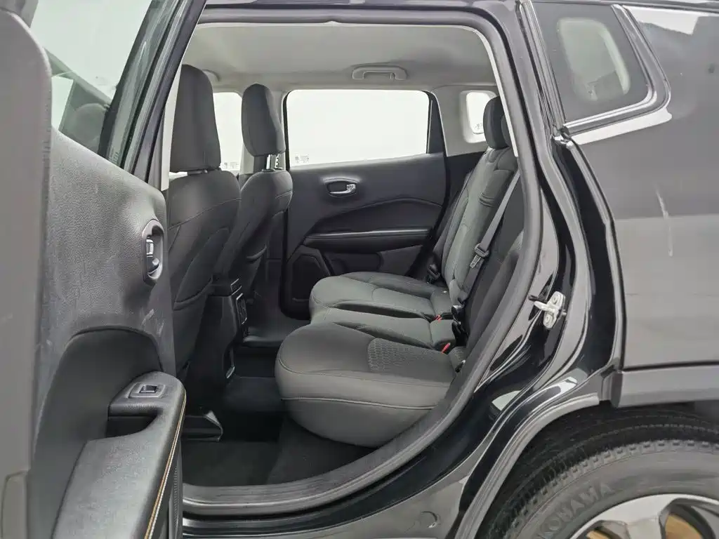 Jeep Compass 2017 — фото 15