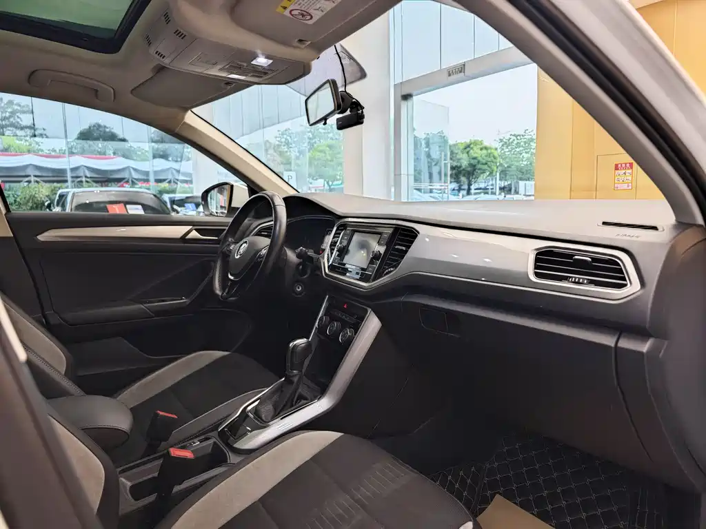 Volkswagen T-Roc 2019 — фото 32