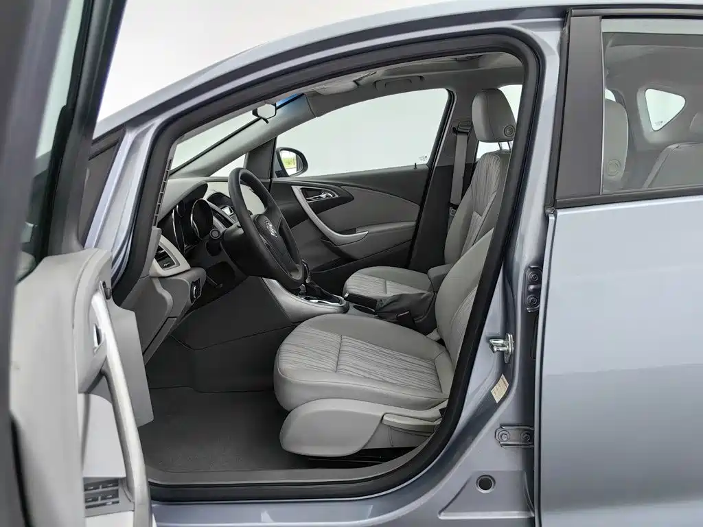 Buick Excelle 2012 — фото 10