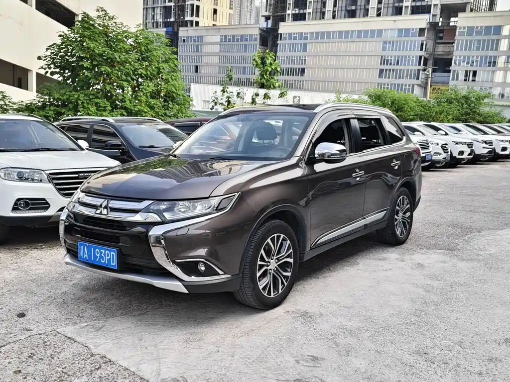Mitsubishi Outlander 2016