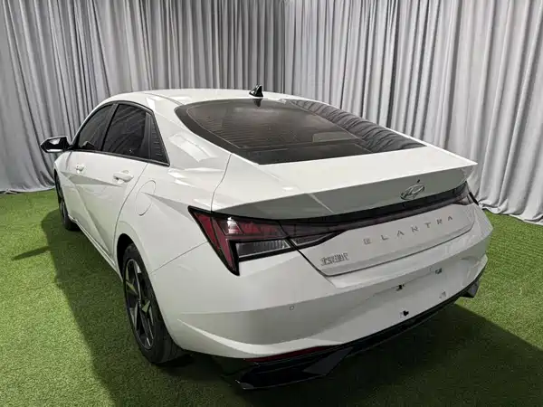 Hyundai Elantra 2023