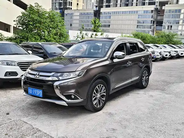 Mitsubishi Outlander 2016