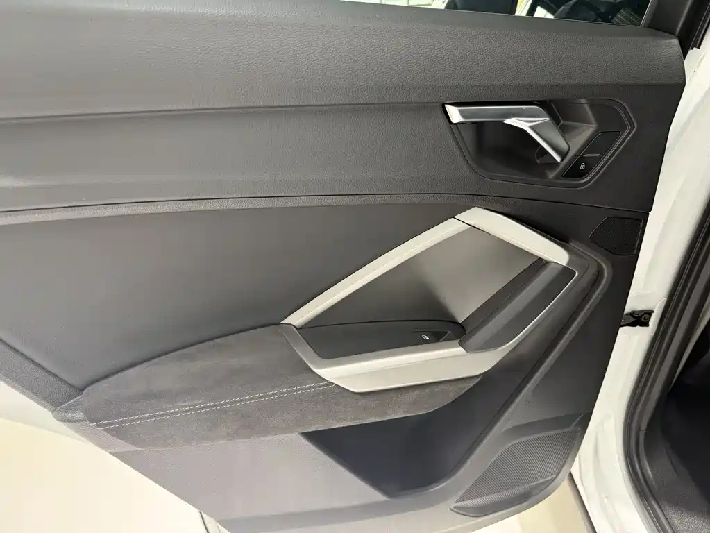 Audi Q3 2023 — фото 12