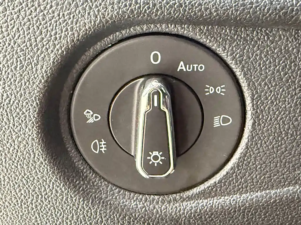 Volkswagen Passat 2023 — фото 13