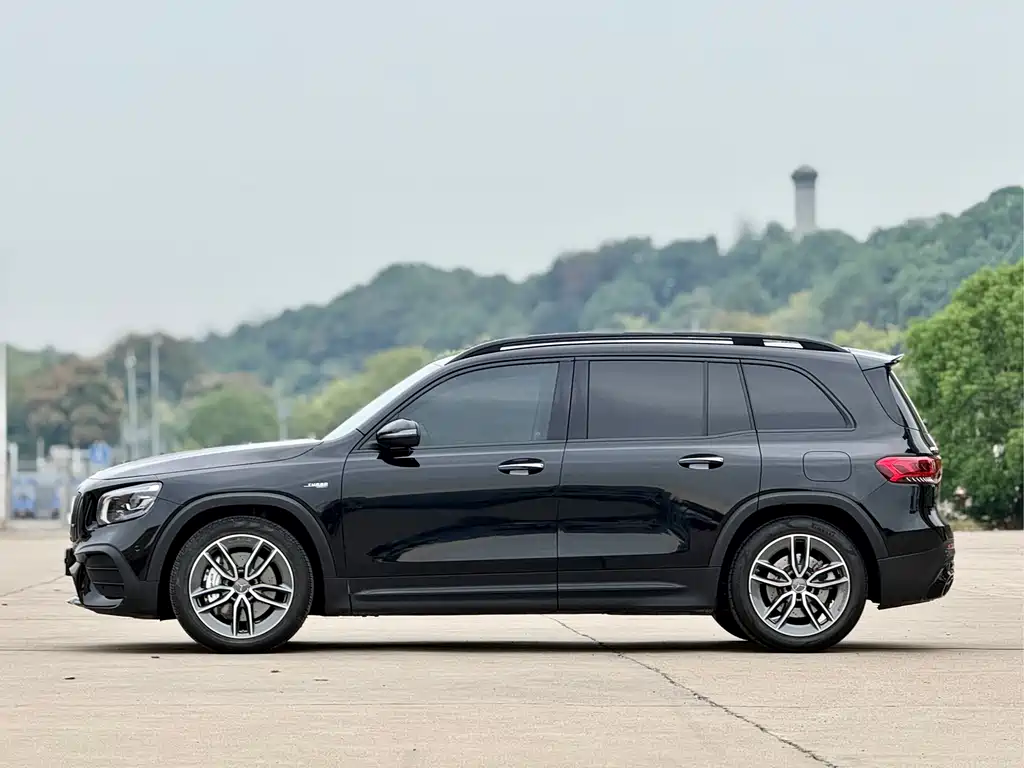 Mercedes-Benz GLB AMG 2022 — фото 4