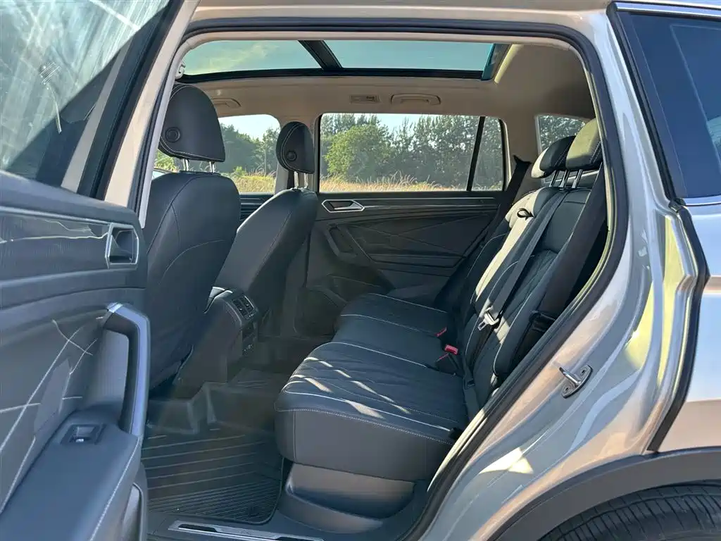 Volkswagen Tiguan L 2022 — фото 10