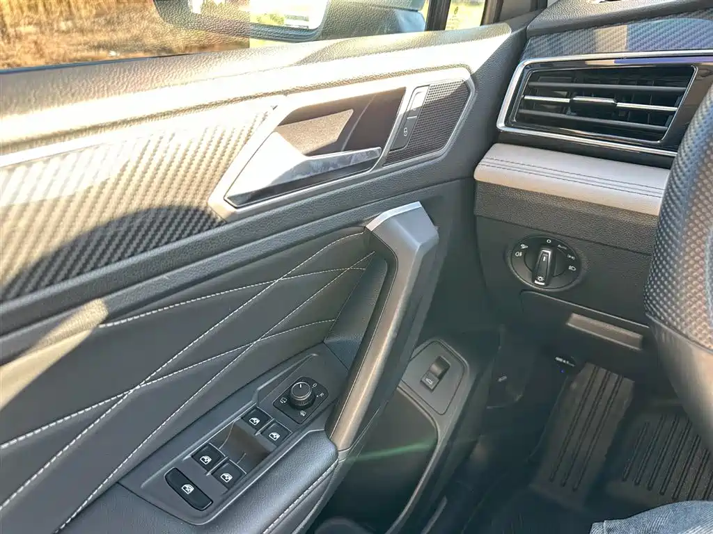 Volkswagen Tiguan L 2022 — фото 24
