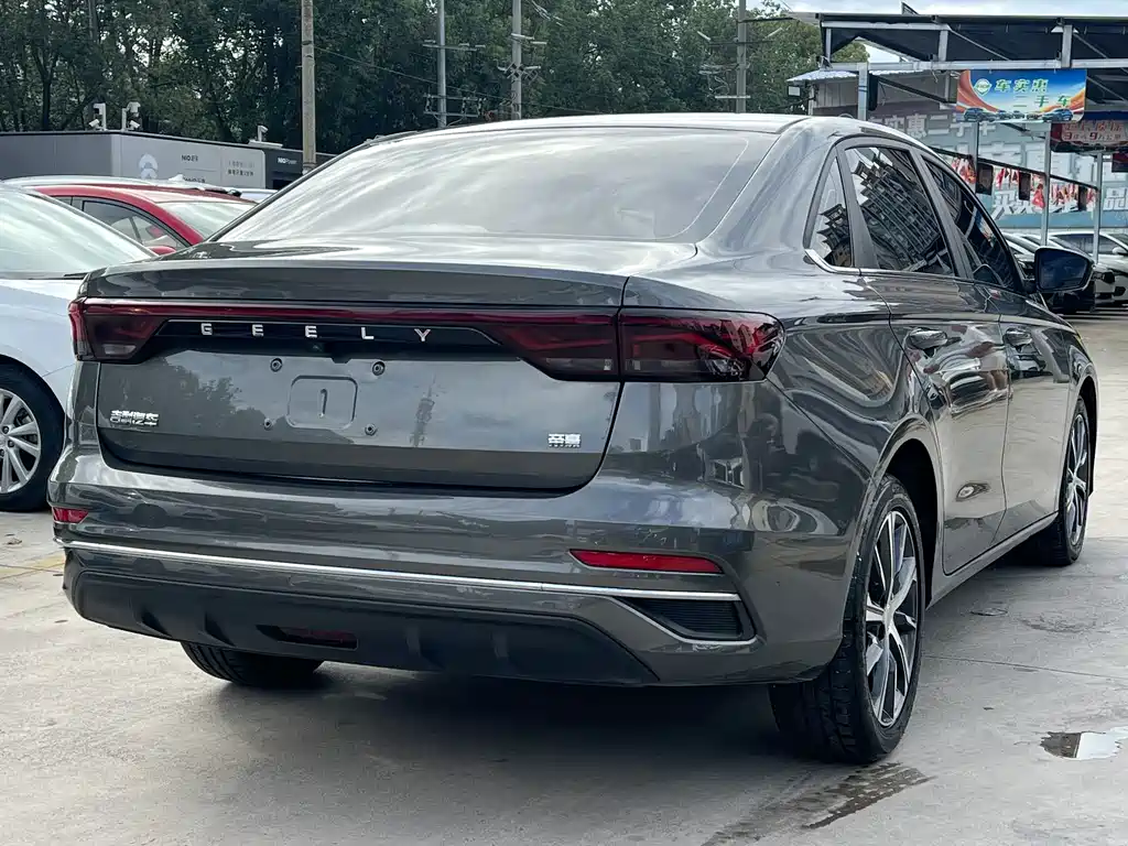 Geely Emgrand 2023