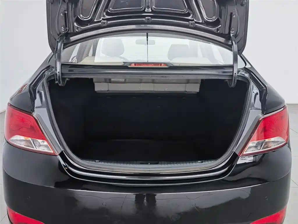 Hyundai Verna 2014 — фото 16