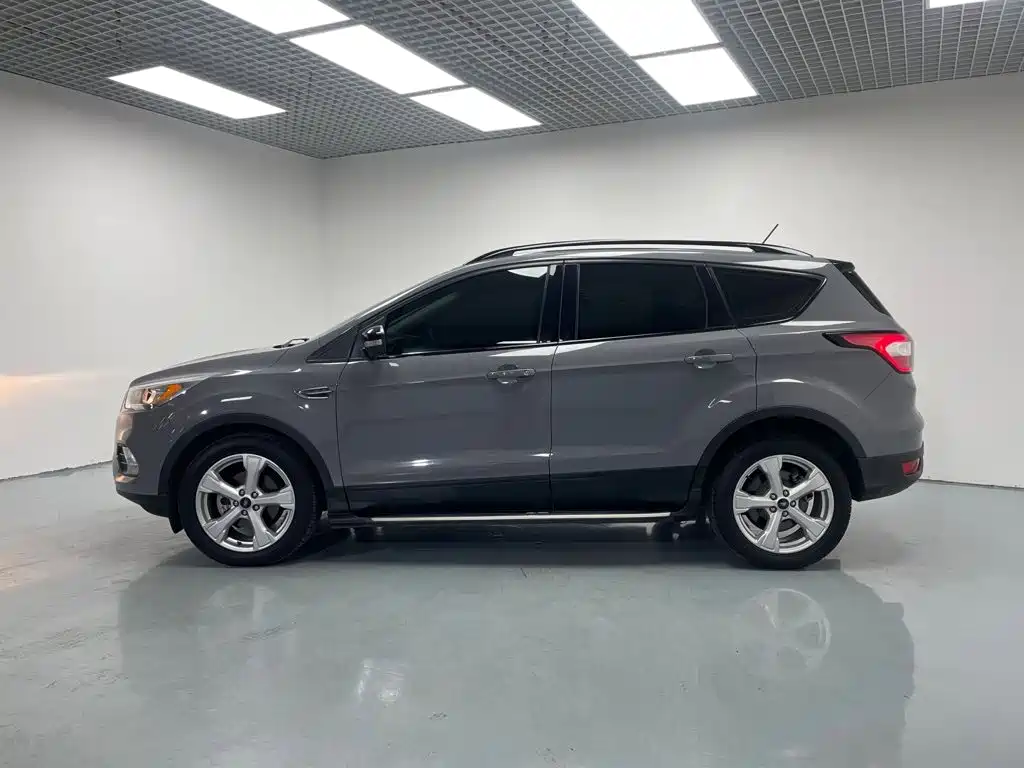 Ford Kuga 2018 — фото 3
