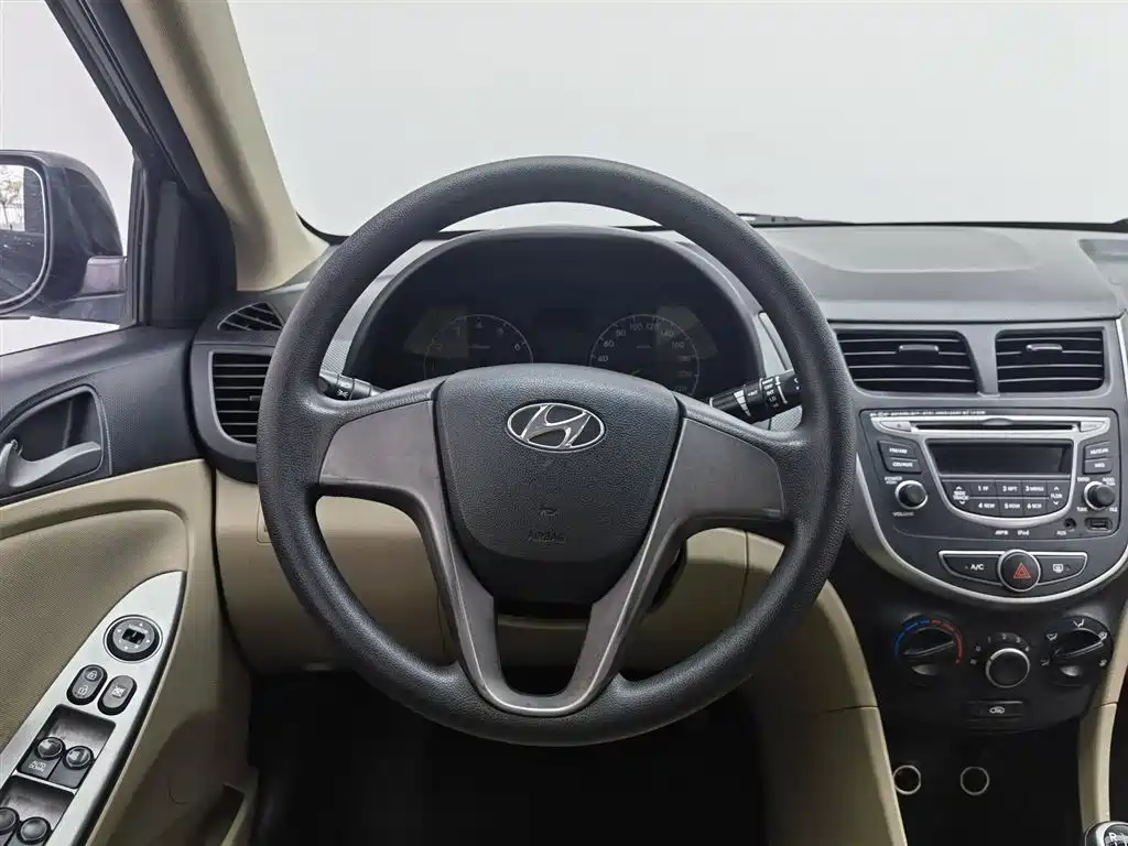 Hyundai Verna 2014 — фото 11