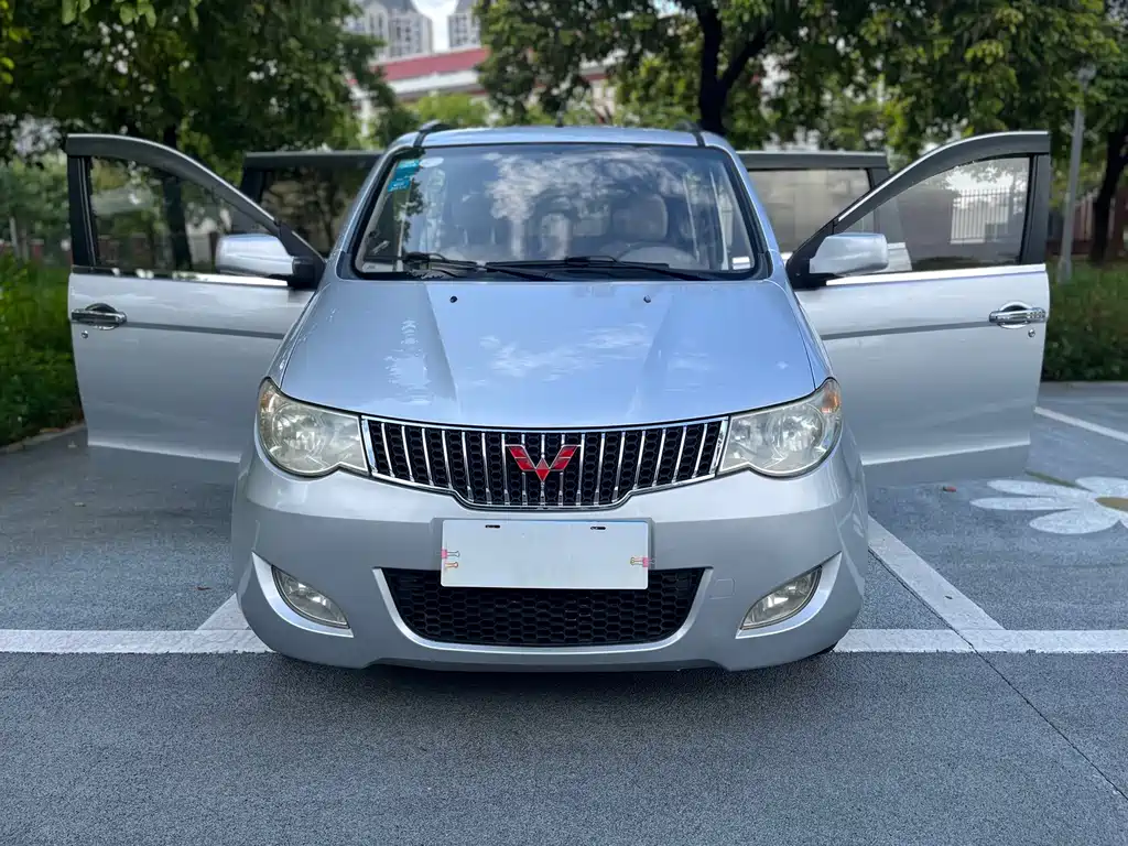 Wuling Hongguang 2014