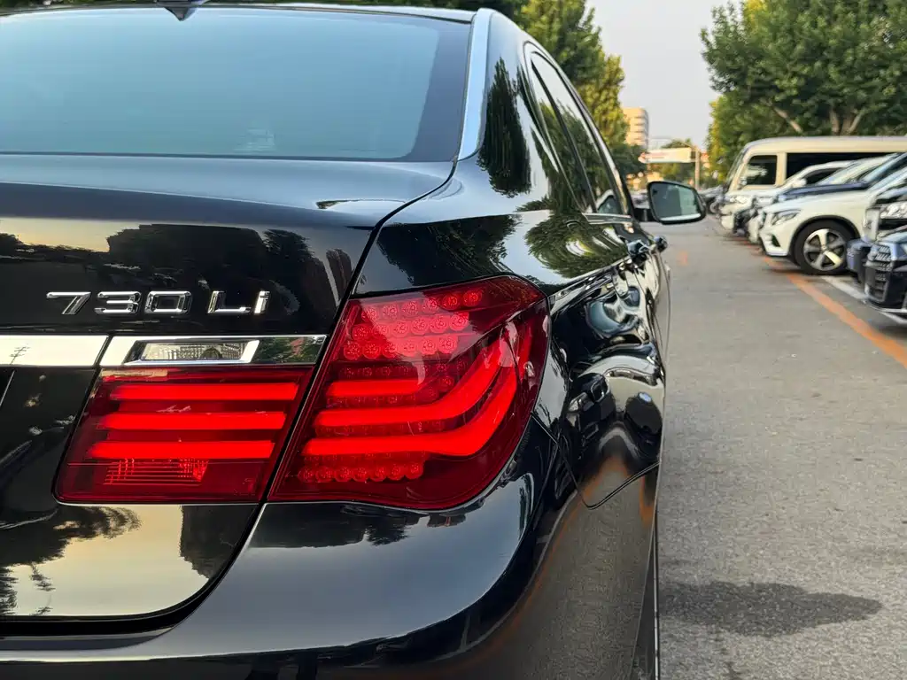 BMW 7 Series 2015 — фото 15