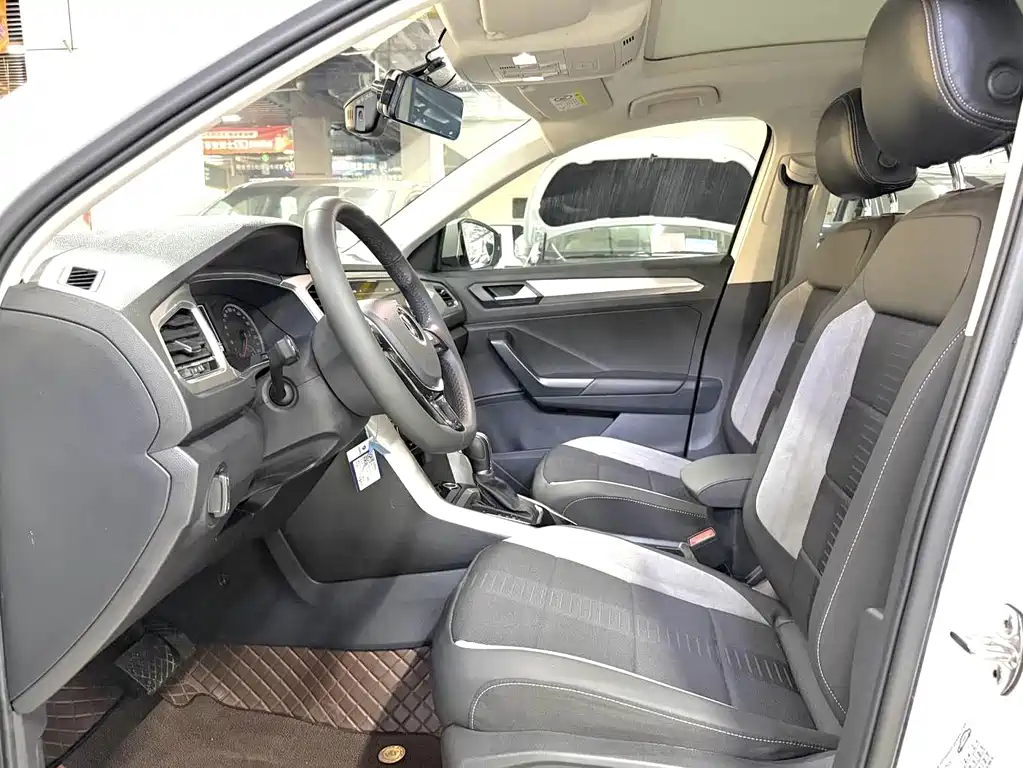 Volkswagen T-Roc 2023