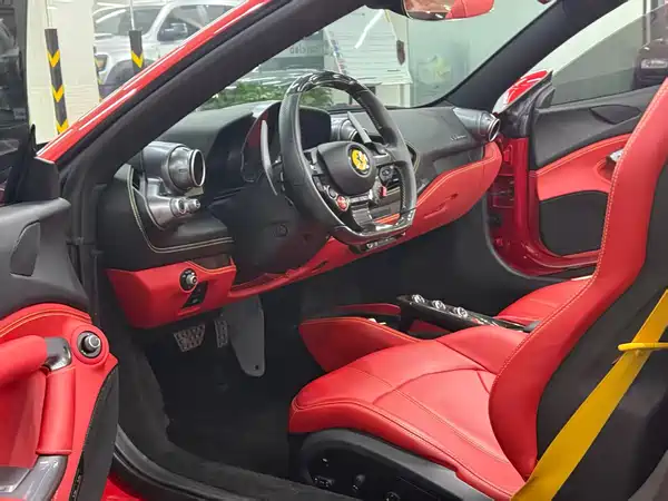Ferrari F8 2022