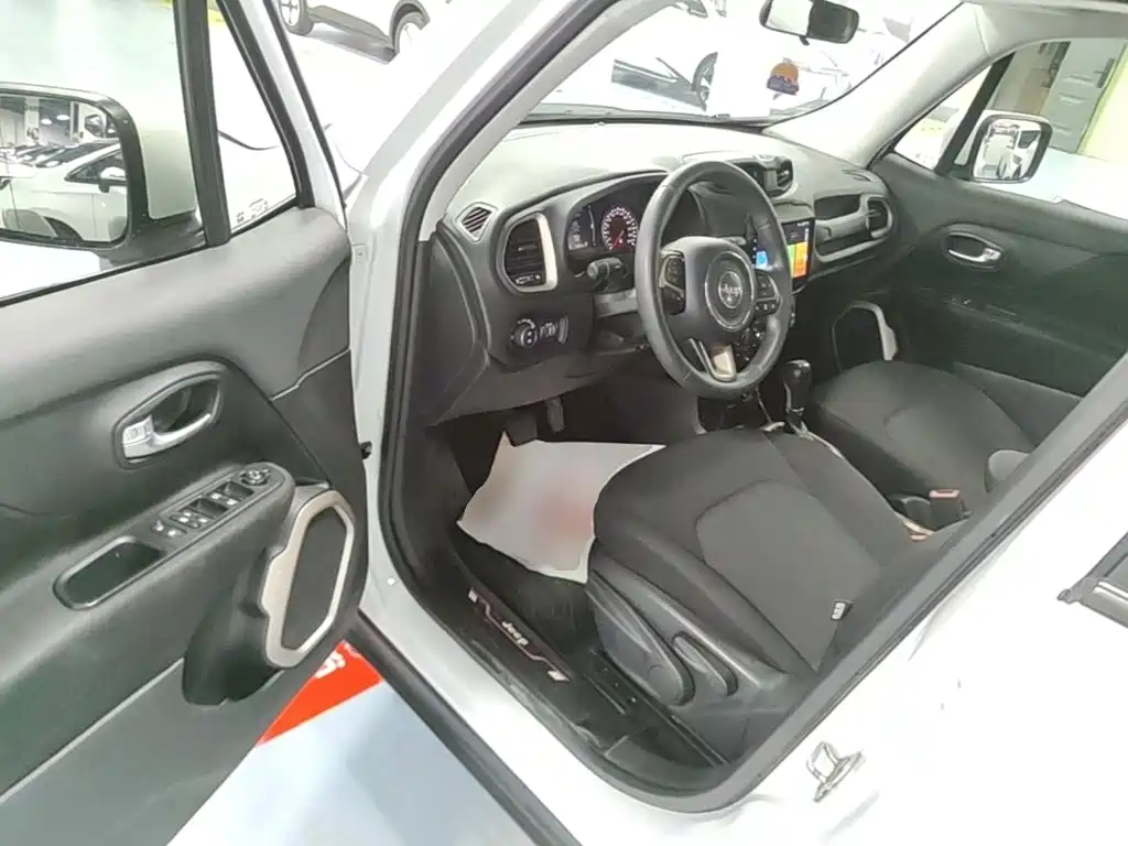 Jeep Renegade 2019 — фото 16