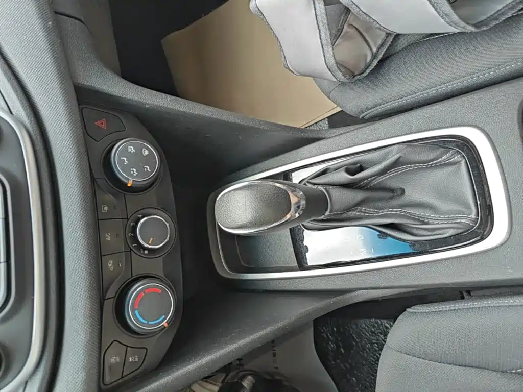 Chevrolet Cavalier 2017 — фото 14