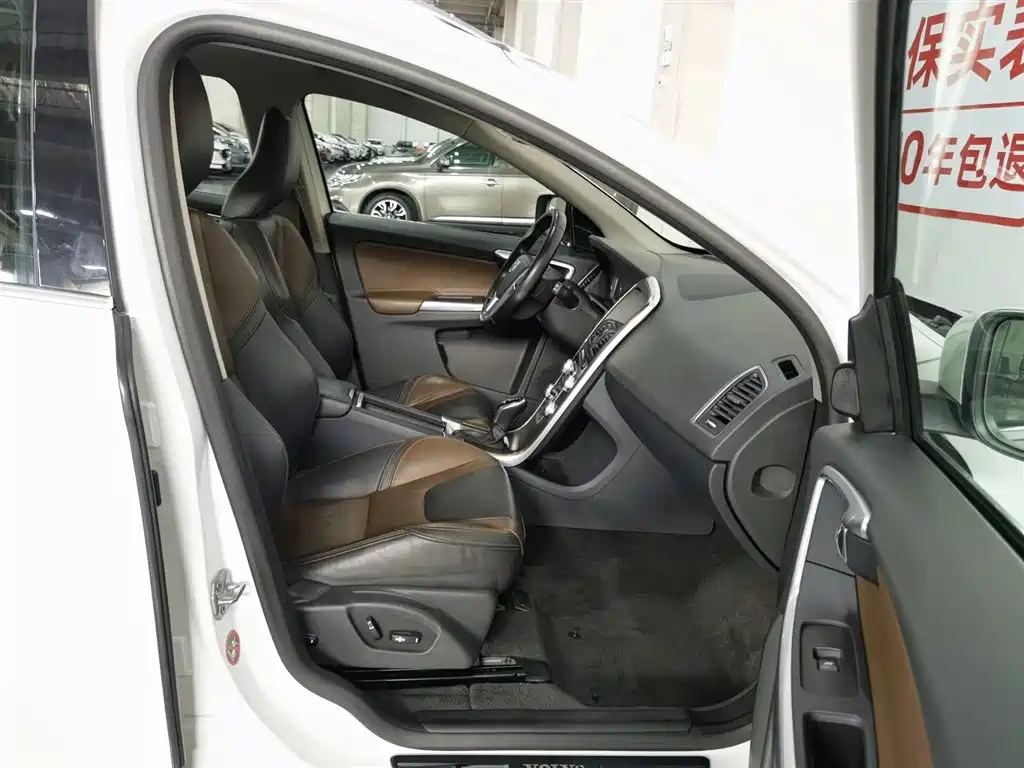Volvo XC60 2015 — фото 23