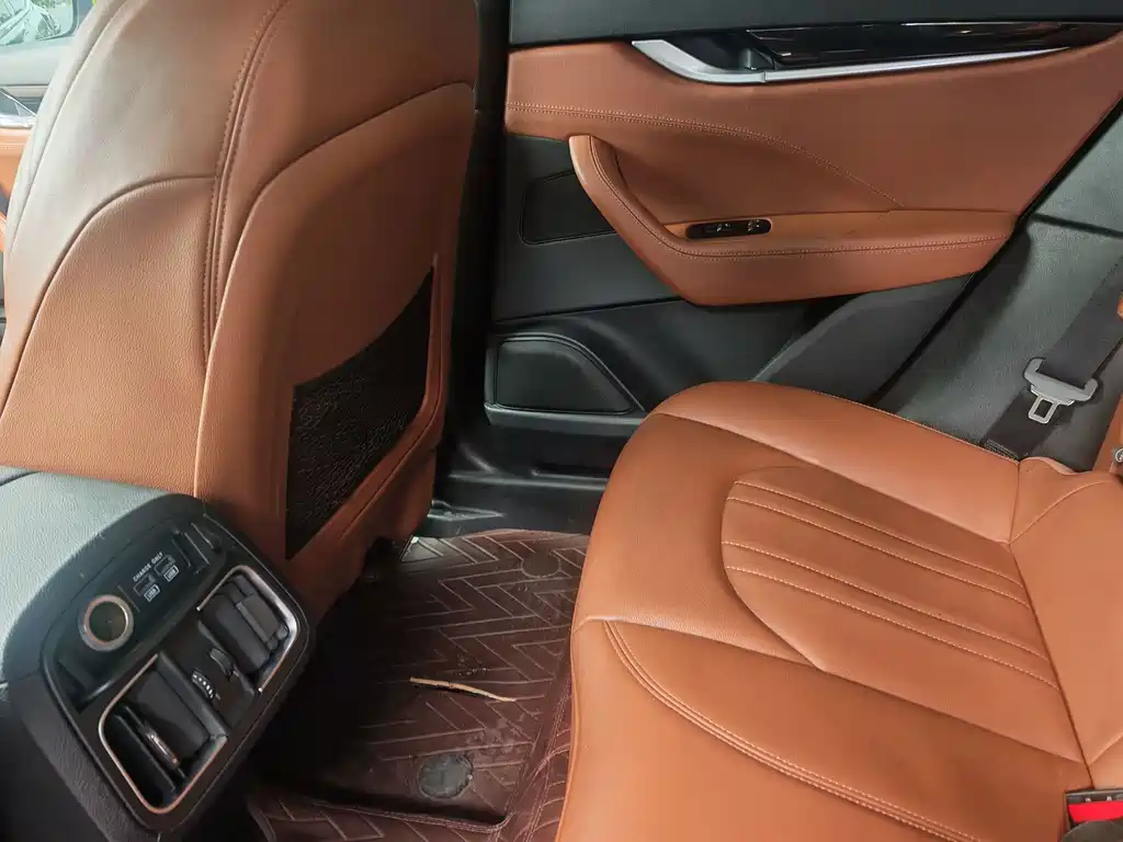 Maserati Levante 2016 — фото 10
