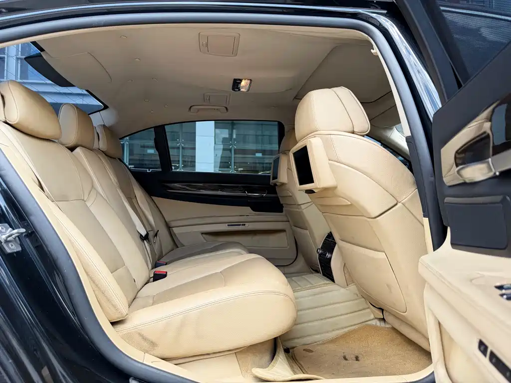 BMW 7 Series 2012 — фото 12