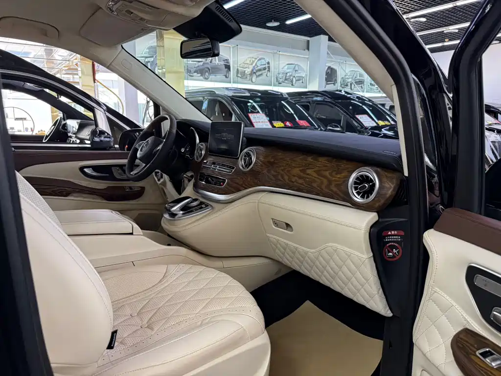 Mercedes-Benz V-Class 2020 — фото 12