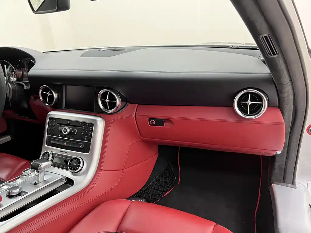 Mercedes-Benz SLS AMG 2011 — фото 36