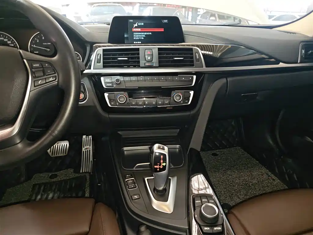 BMW 3 Series 2018 — фото 10