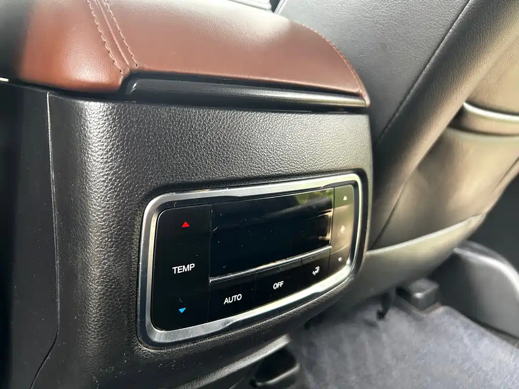 GAC Trumpchi GS8 2017 — фото 24